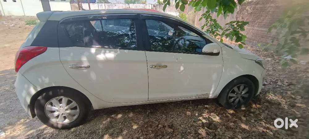 Hyundai I20 2014 Petrol Well Maintained Push Start Top Model