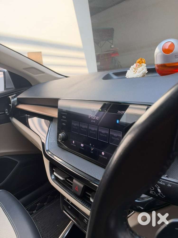 Skoda Slavia Petrol 2023