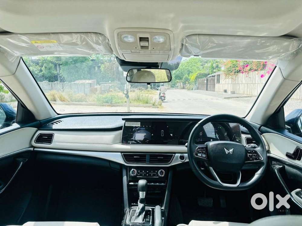 Mahindra Xuv700 2.2 Ax 7 Diesel At Str, 2024, Diesel