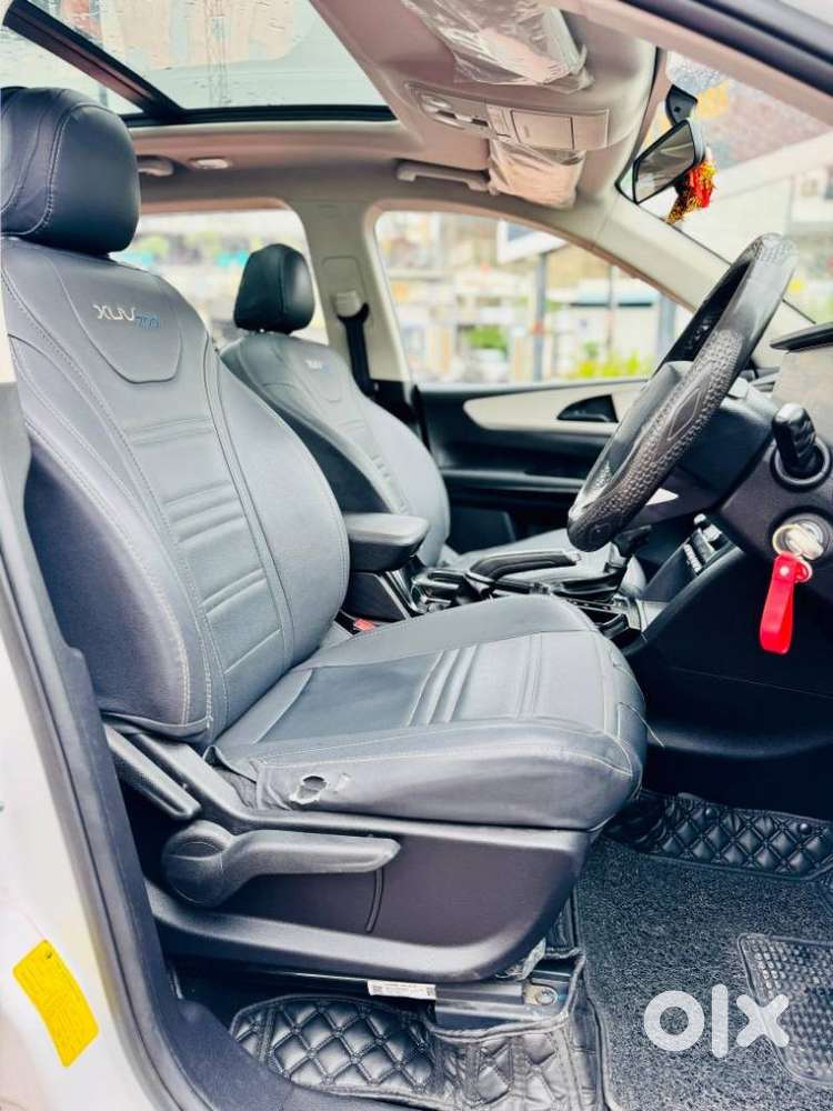 Mahindra Xuv700 2.2 Ax 5 Diesel At 7 Str, 2023, Diesel