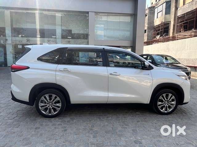 Toyota Innova Hycross 2.0 Zx (o) Hybrid 7 Str, 2023, Petrol