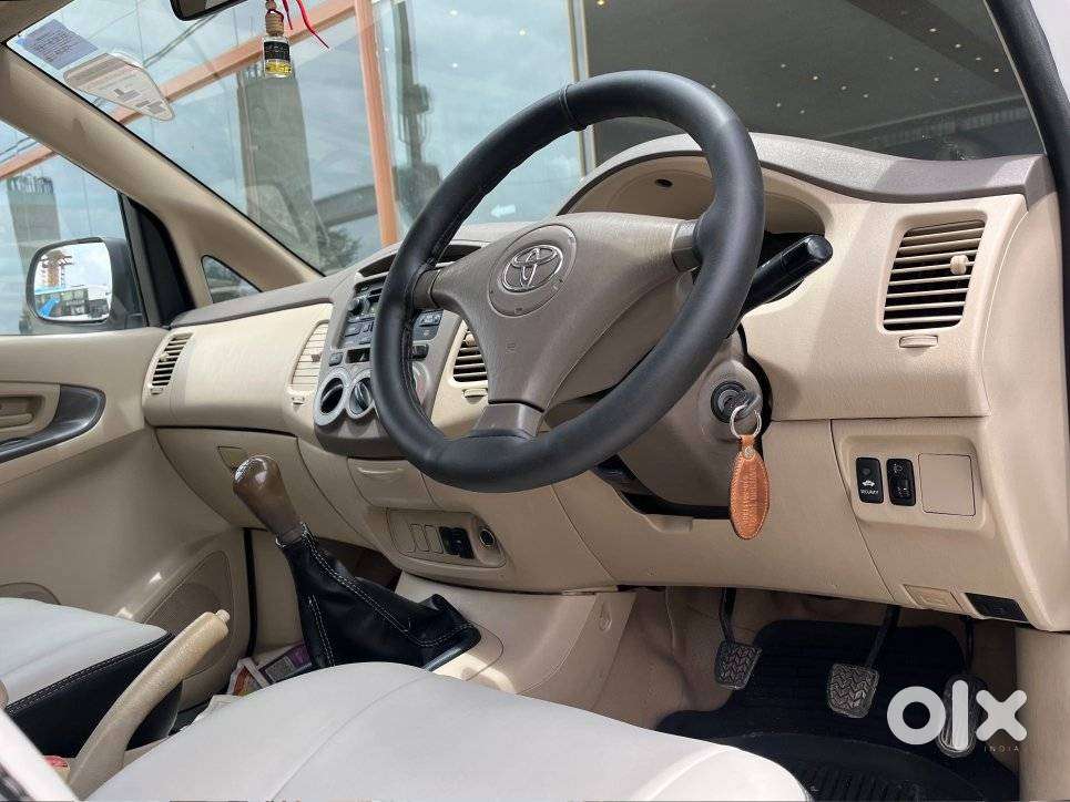 Toyota Innova 2.0 E, 2009, Petrol