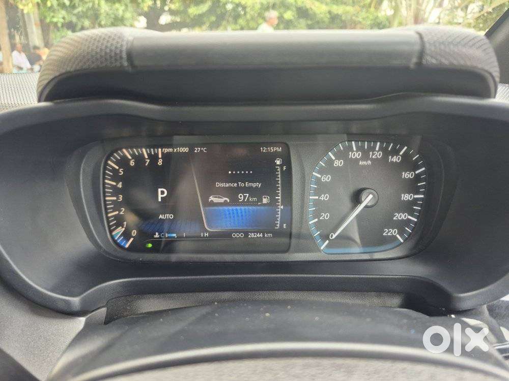 Tata Altroz 1.2 Xza Plus Dark Edition Dct, 2022, Petrol