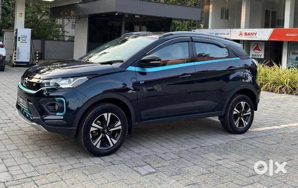 Tata Nexon 1.2 Revotron Xz Plus Luxs Red Dark Edition Amt, 2022, Ele..