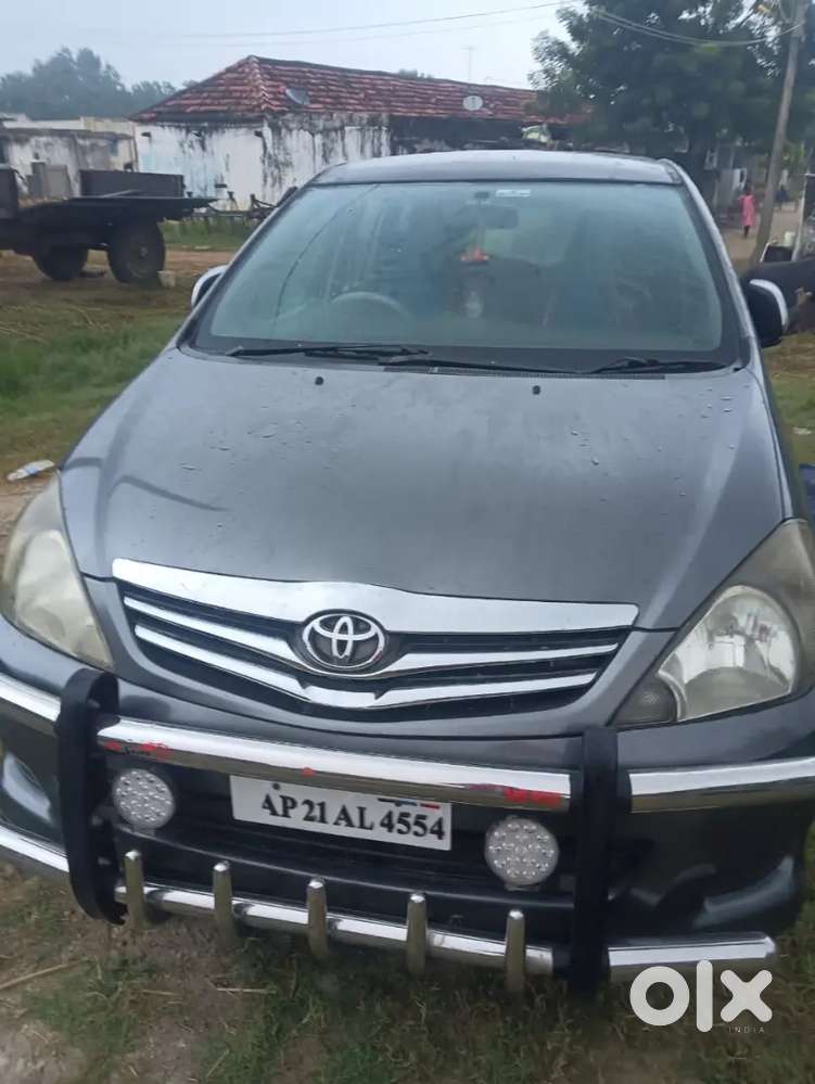 Toyota Innova 2011 Diesel 240000 Km Driven