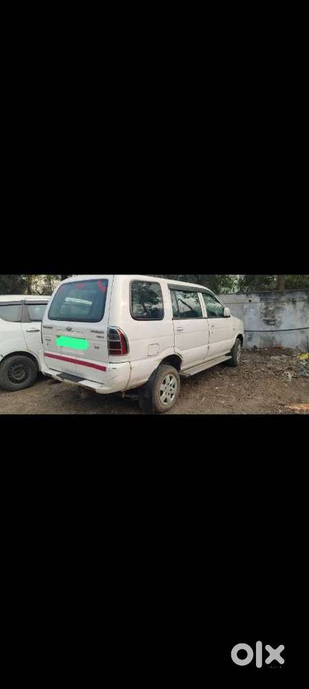 Chevrolet Tavera Neo 3 Ls 10 Seats Bsiv, 2013, Diesel