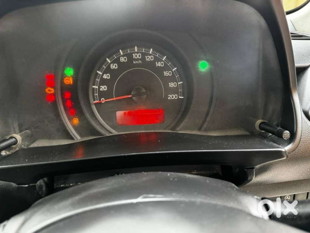 Maruti Suzuki Swift 1.2 Lxi (o), 2022, Petrol