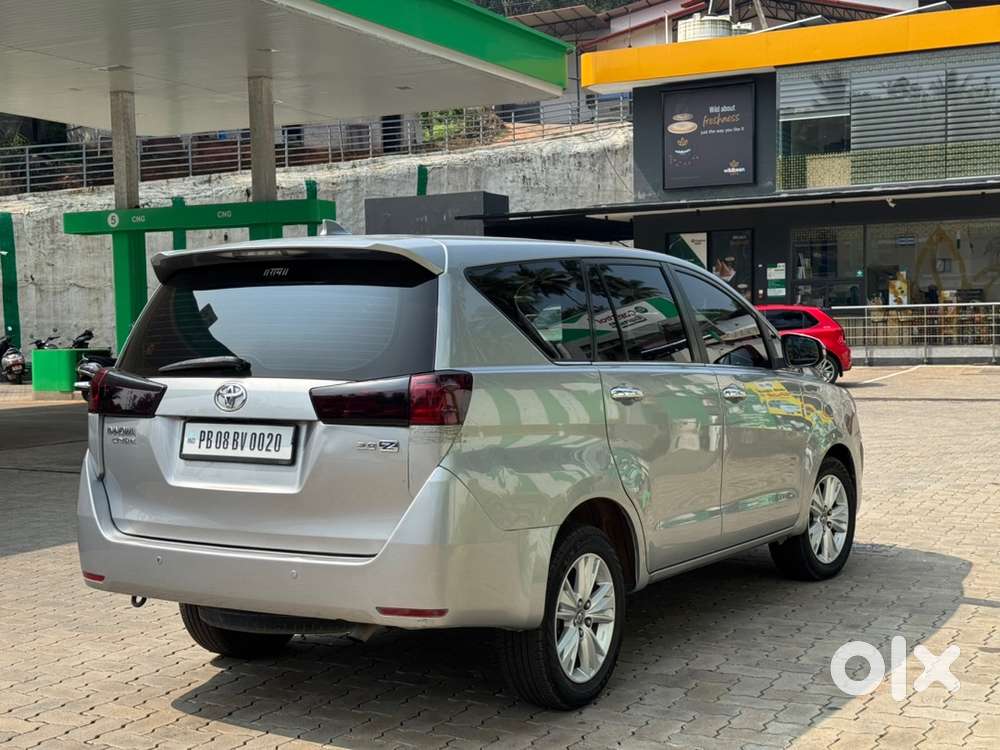 Toyota Innova Crysta 2016 Diesel Well Maintained