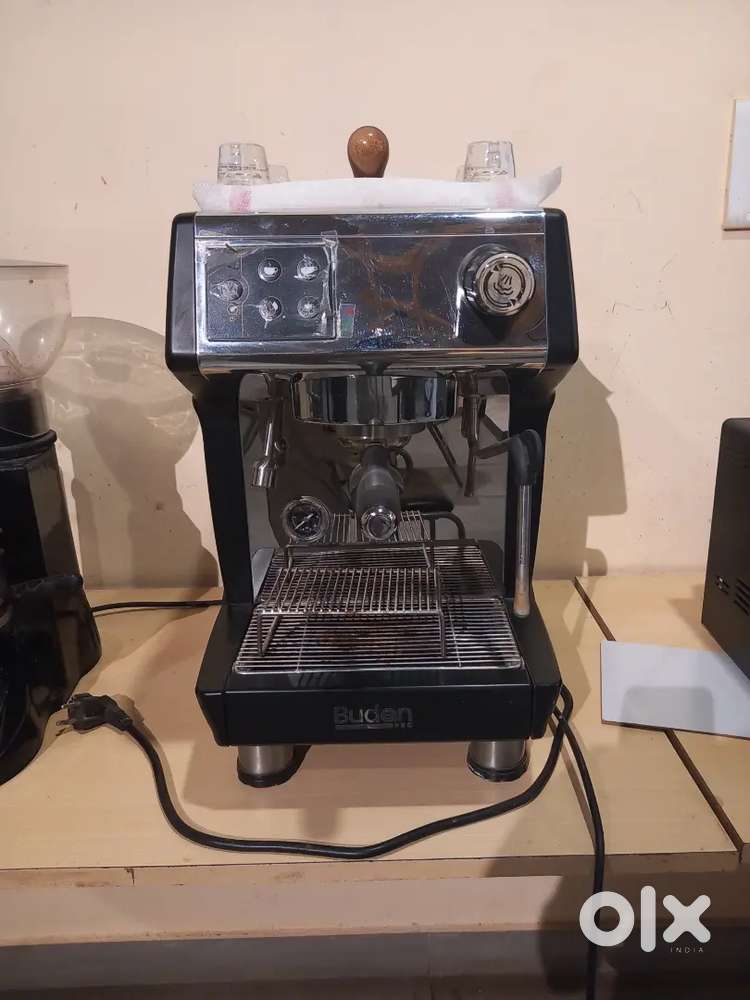 Coffee machine and counter and water dispenser
