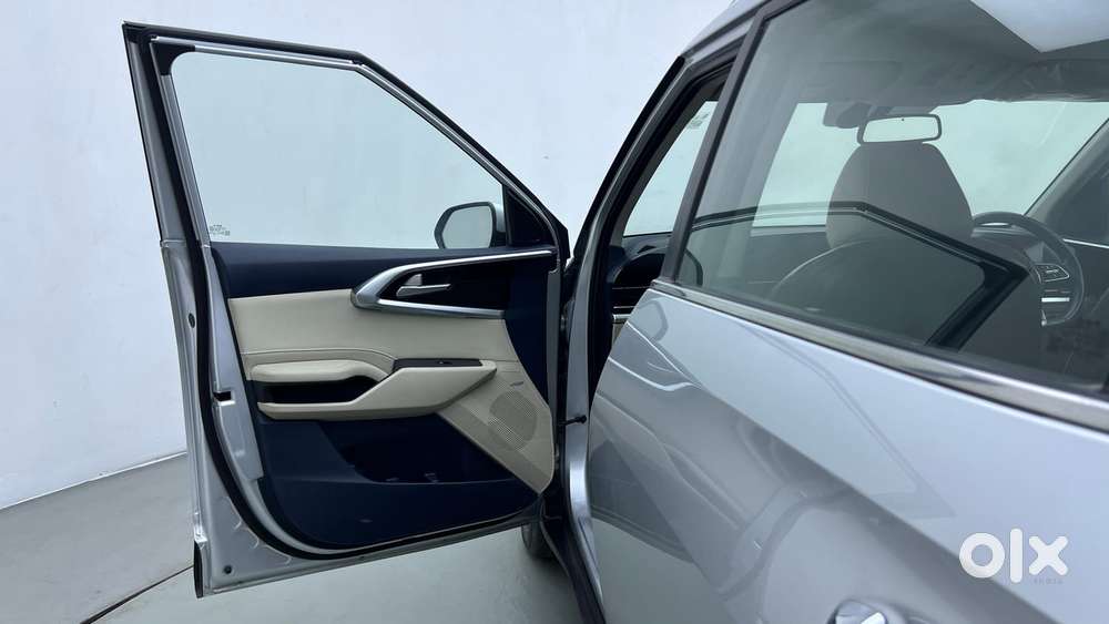 Kia Carens 1.4 Luxury Plus Dct 7 Str, 2022, Petrol