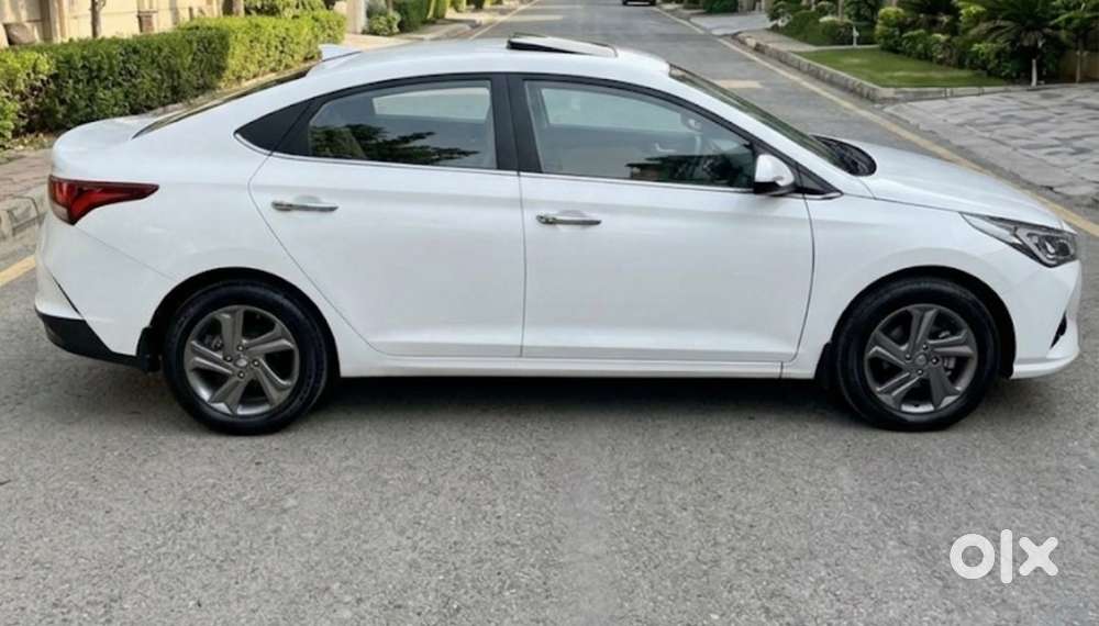 Hyundai Verna Petrol Sx (with Sunroof)