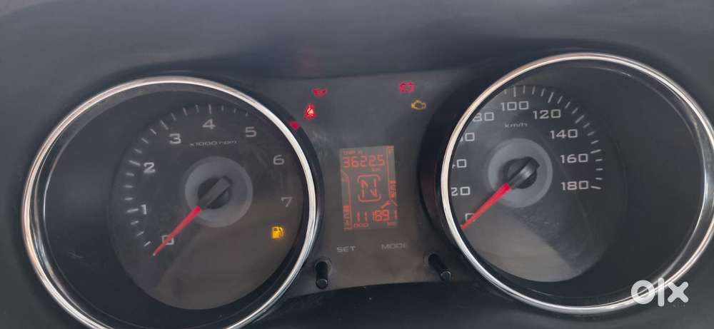 Mahindra Tuv 300 T8 Amt (automatic), 2016, Diesel