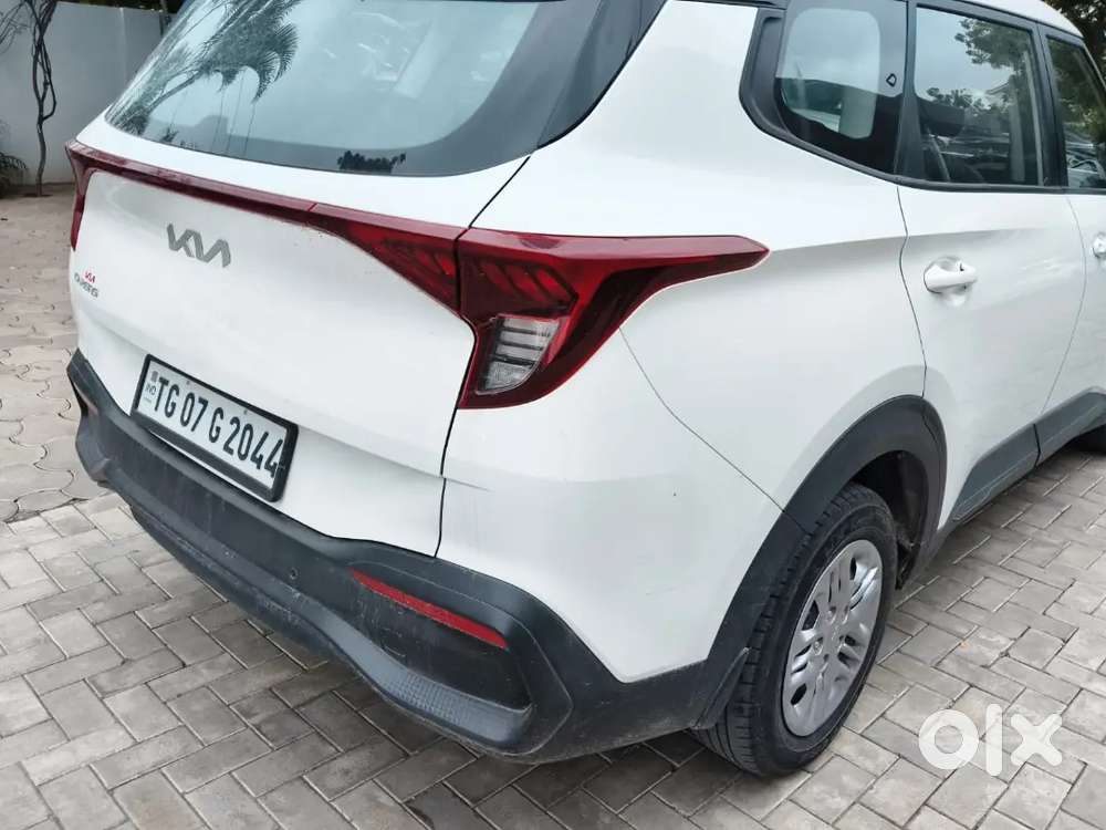 Kia Carens Premium Petrol 2024