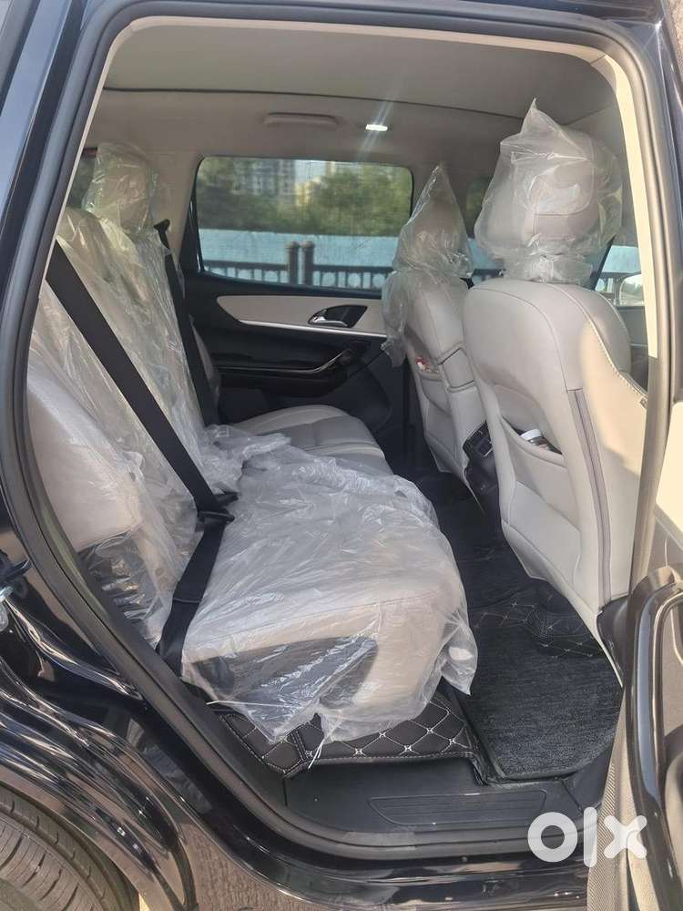 Mahindra Xuv700 2025petrol 7000 Km Driven
