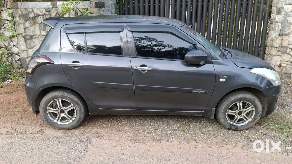 Maruti Suzuki Swift Lxi Optional-o, 2017, Petrol