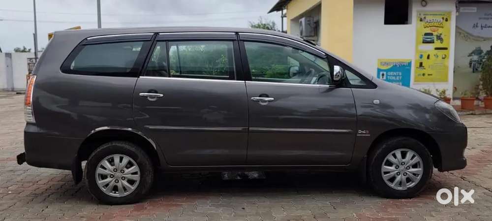 Toyota Innova V