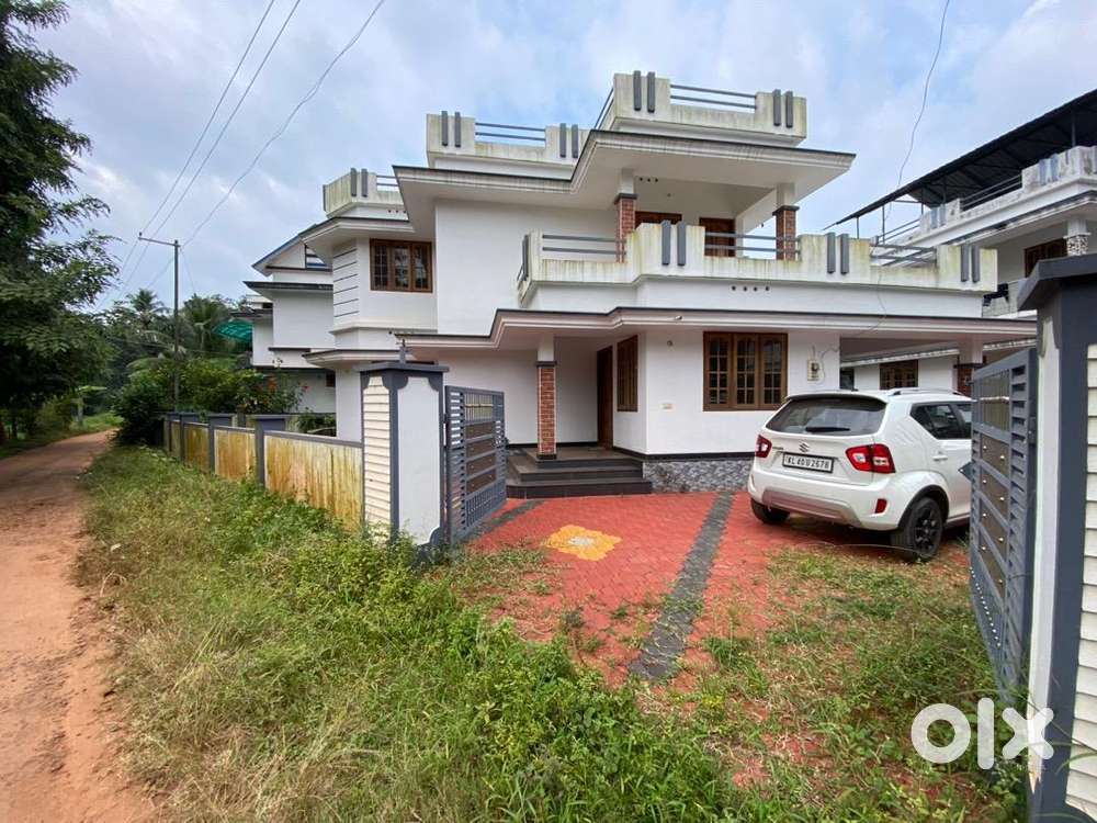 2000 Sqfeet 4 BHK House For sale in Kadayiruppe Gov school Near by