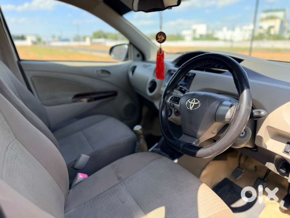 Toyota Etios V, 2013, Petrol