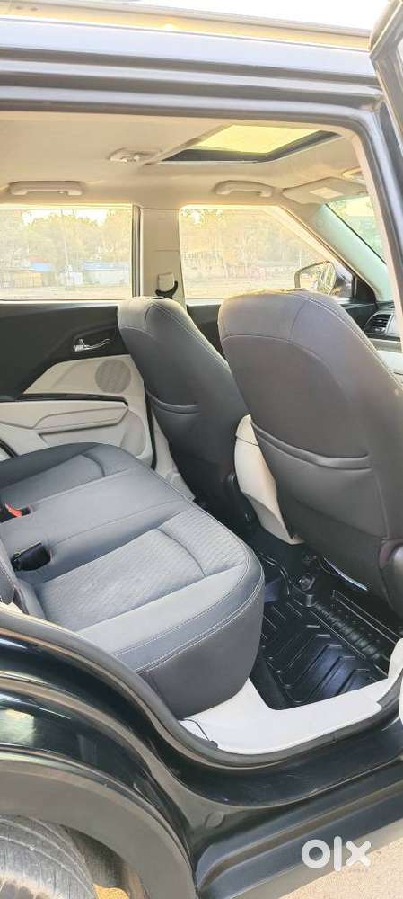 Mahindra Xuv300 W8 Option Diesel, 2022, Diesel