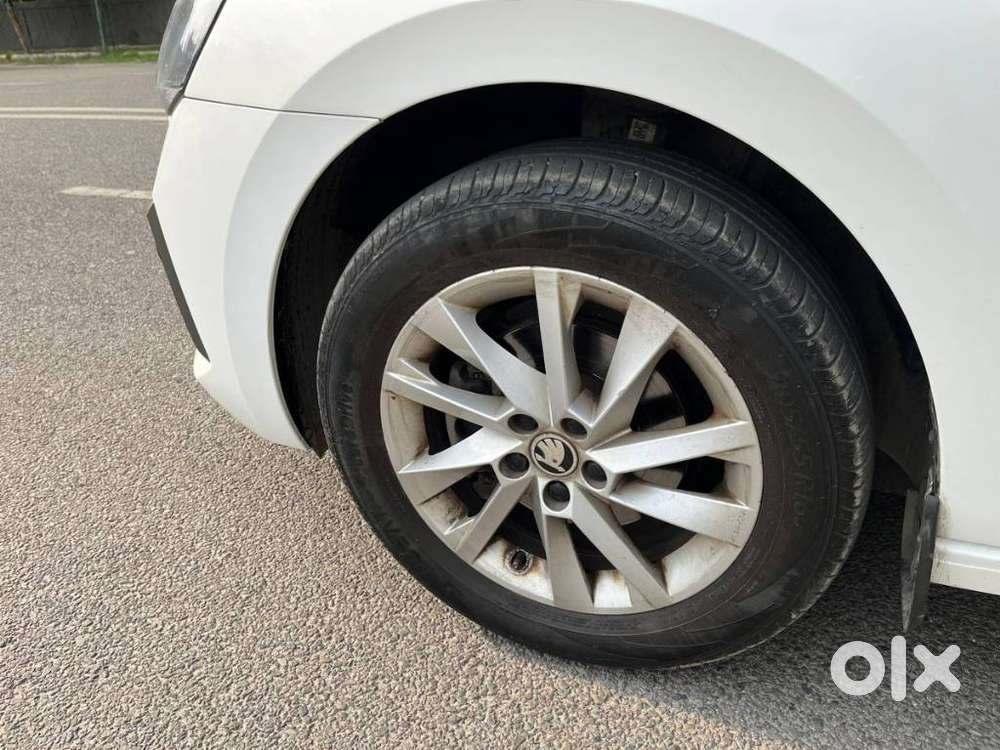 Skoda Slavia 1.0 Ambition Tsi At, 2022, Petrol