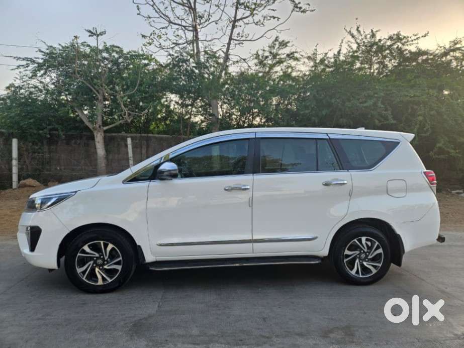 Toyota Innova Crysta [2020-ongoing] 2.4 Gx 8 Str, 2022, Diesel