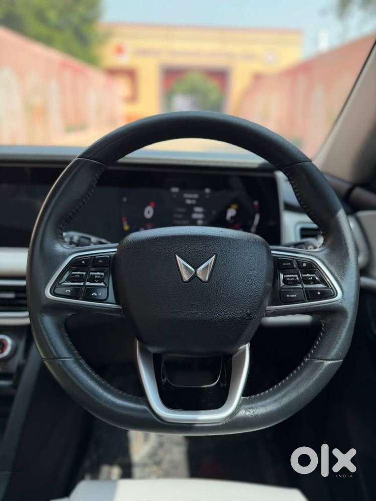 Mahindra Xuv700 2.0 Ax 7 Petrol At Str, 2023, Petrol