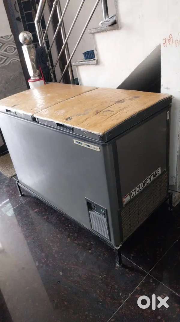 Voltas CF HT 320DD P1 Double door Deep freezer,320