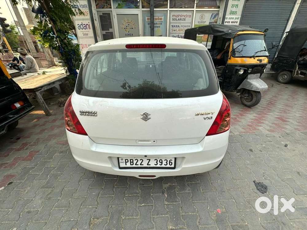 2011 Maruti Suzuki Swift Vxi Petrol  Excellent Condition
