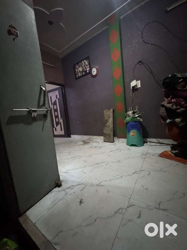 Road Facing First Floor Room Available for Rent &ndash; ₹5,000/Month