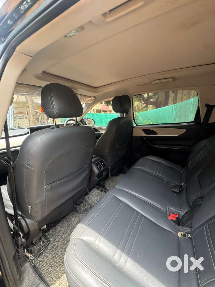 Mahindra Xuv700 2022 Year Petrol Manual Car