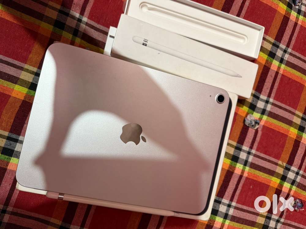 I pad A16 wifi, with Apple Pencil with connector