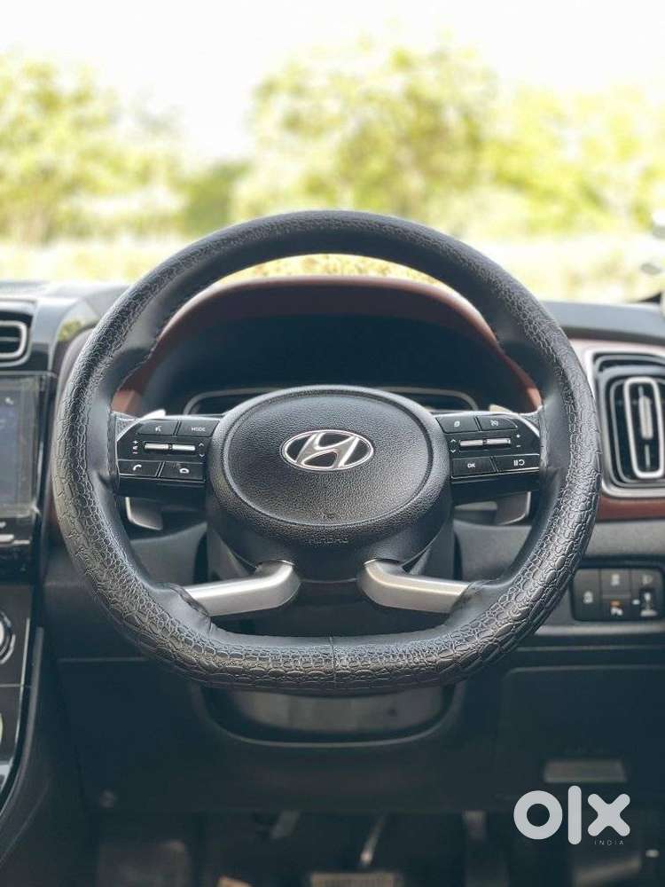 Hyundai Alcazar 2.0 Signature (o) Petrol At 6 Str Dual Tone, 2024, P..