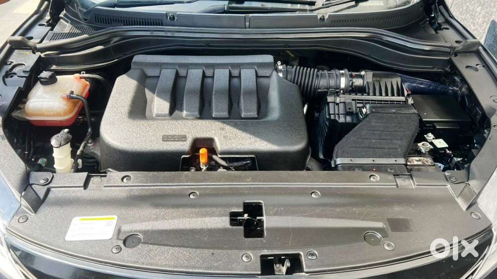 Mahindra Xuv700 2.0 Mx Petrol Mt 5 Str, 2023, Petrol