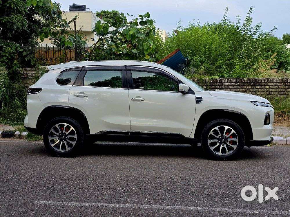 Maruti Suzuki Grand Vitara 1.5 Alpha Plus Intelligent Hybrid Ecvt, 2..