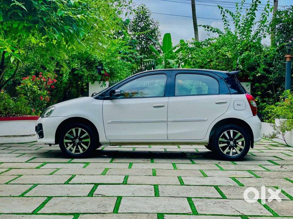 Toyota Etios Liva V Limited, 2019, Petrol