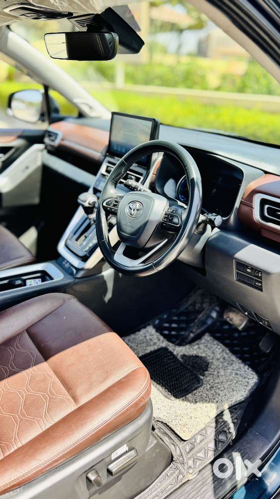 Toyota Innova Hycross 2.0 Zx (o) Hybrid 7 Str, 2023, Petrol