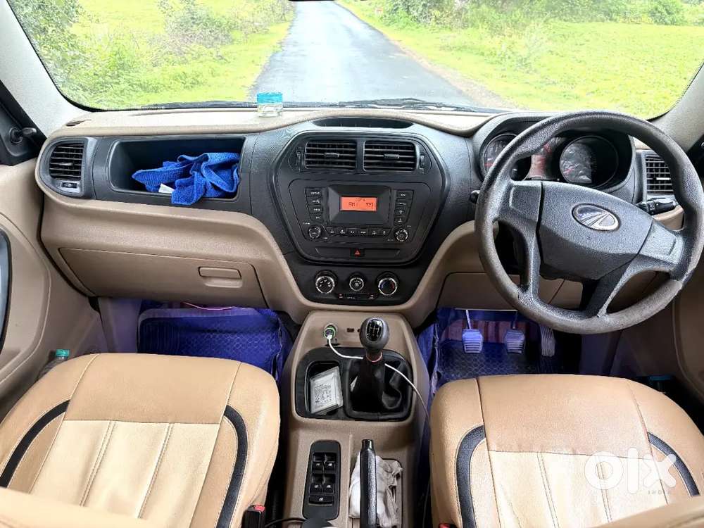 Mahindra Tuv 300 T6 2016 Variant