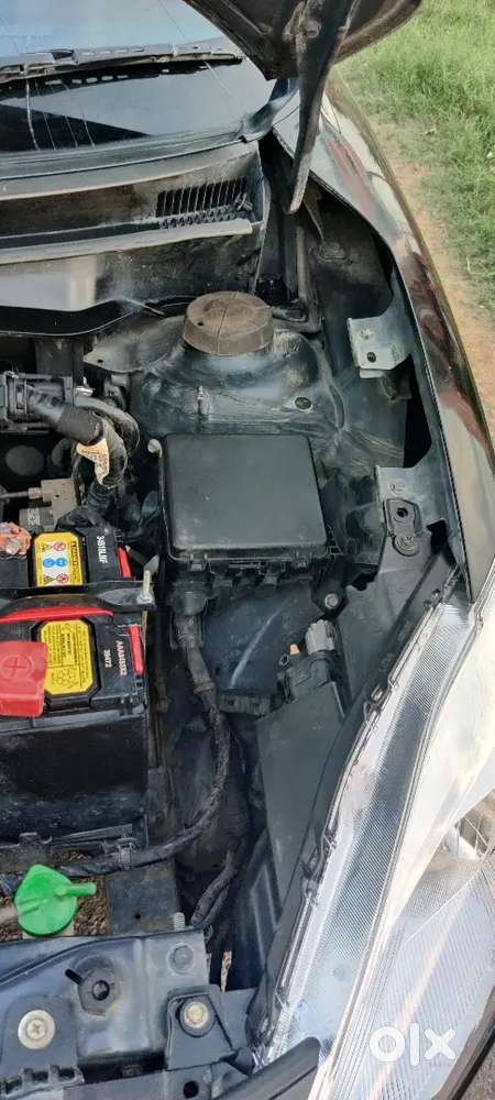 Maruti Suzuki Swift 1.3 Zxi 2024 Under Warranty
