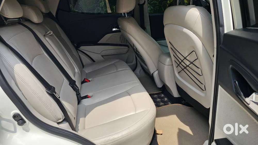 Mahindra Xuv300 1.2 W8 (o) Amt Petrol, 2020, Petrol