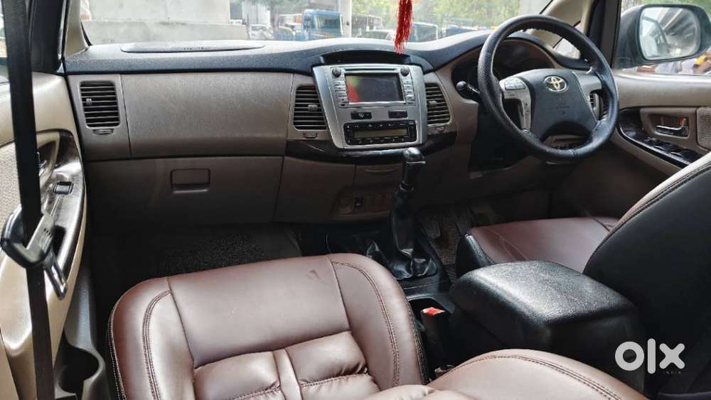 Toyota Innova 2.5 Vx 8 Str Bs-iii, 2015, Diesel