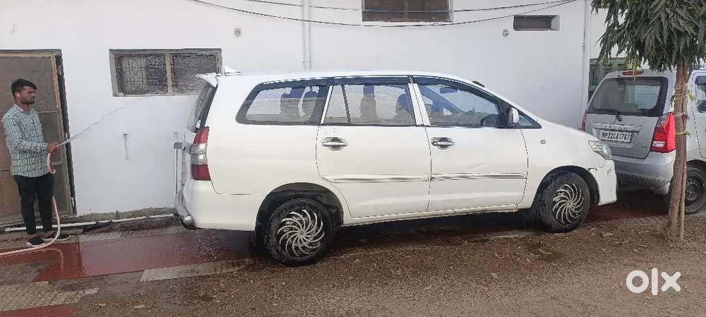 Toyota Innova 2015 Best Condition New Tyre