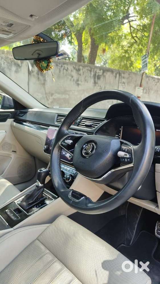 Skoda Superb 2.0 L&k Tsi At, 2022, Petrol
