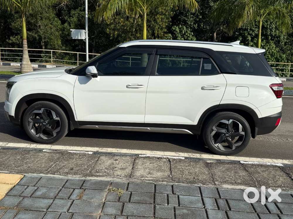 Hyundai Alcazar Platinum 2.0 Petrol Manual &ndash; 2022 Model