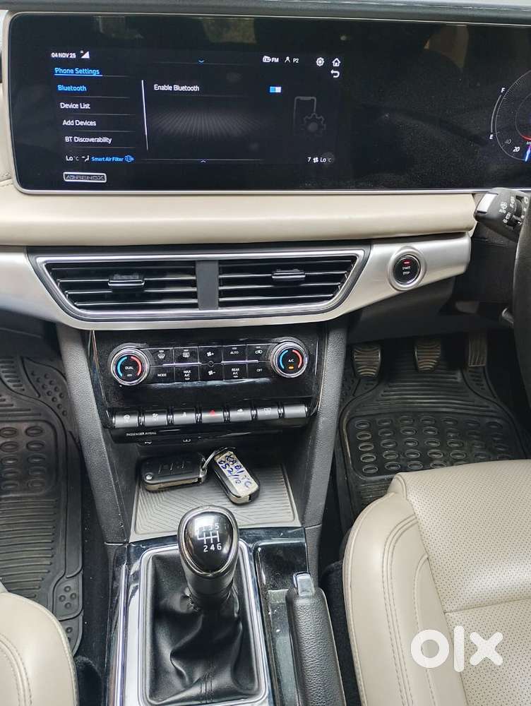 Mahindra Xuv700 2.0 Ax 7 Petrol Mt Str, 2025, Petrol