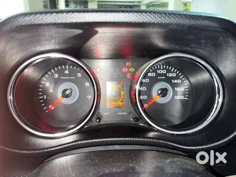 Mahindra Tuv 300 T10 2018 Model