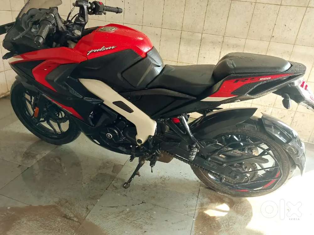 Bajaj Pulsar RS 200 2023 brand new condition tyre grip good condition