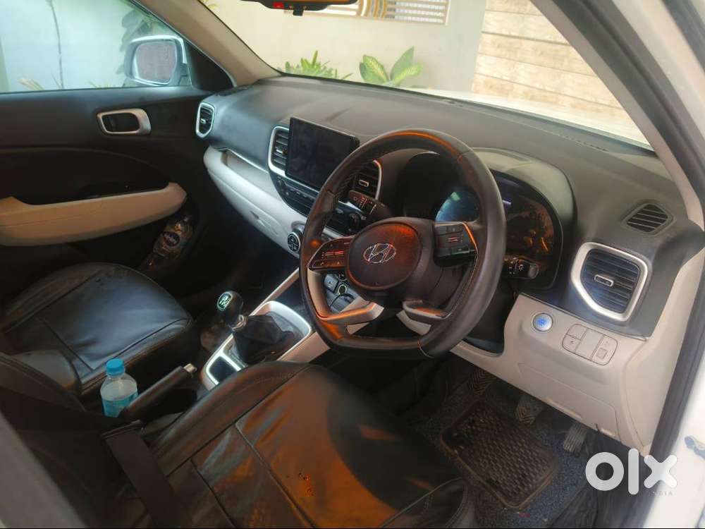 Hyundai Venue 2022 Petrol 35771 Km Driven