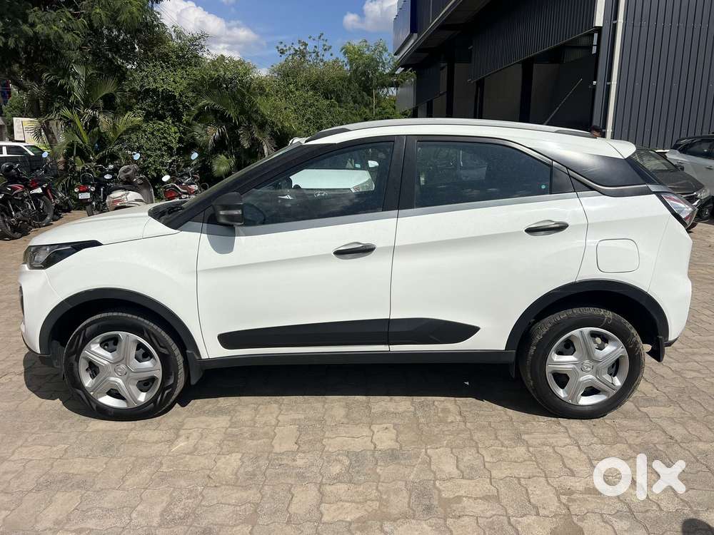 Tata Nexon 1.2 Revotron Xma Amt (s), 2022, Diesel