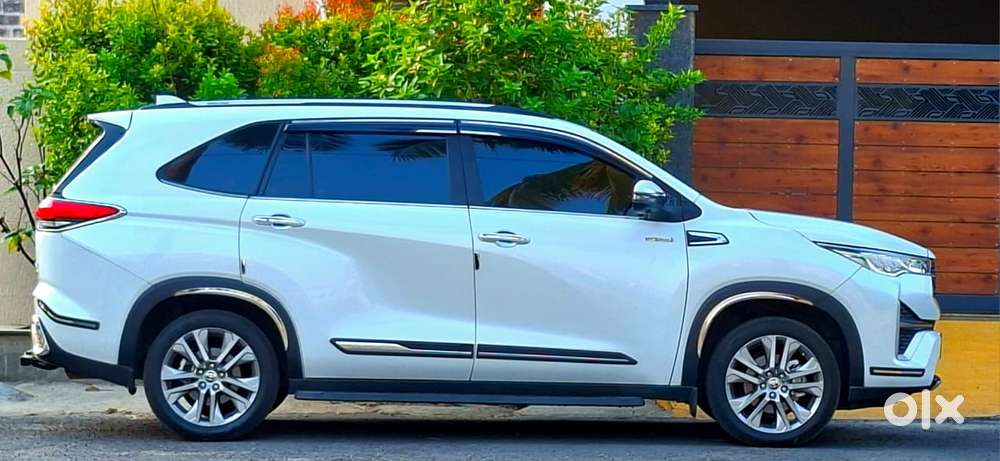 Toyota Innova Hycross 2.0 Zx Hybrid 7 Str, 2025, Petrol