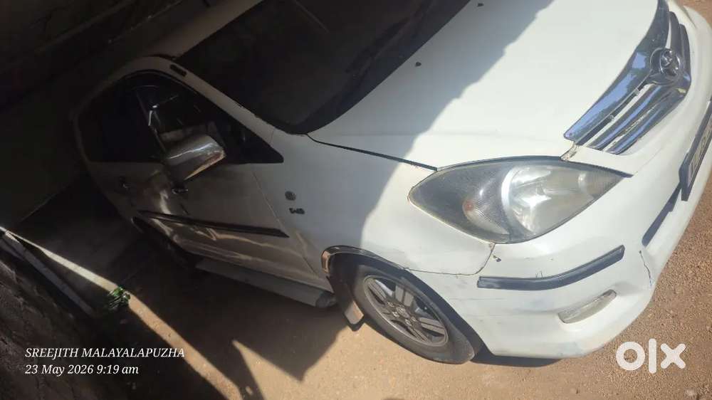 Innova 8 Seater Central Ac